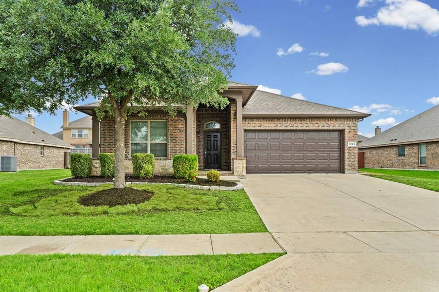 Property photo for 1205 Crest Ridge Drive, Glenn Heights, TX