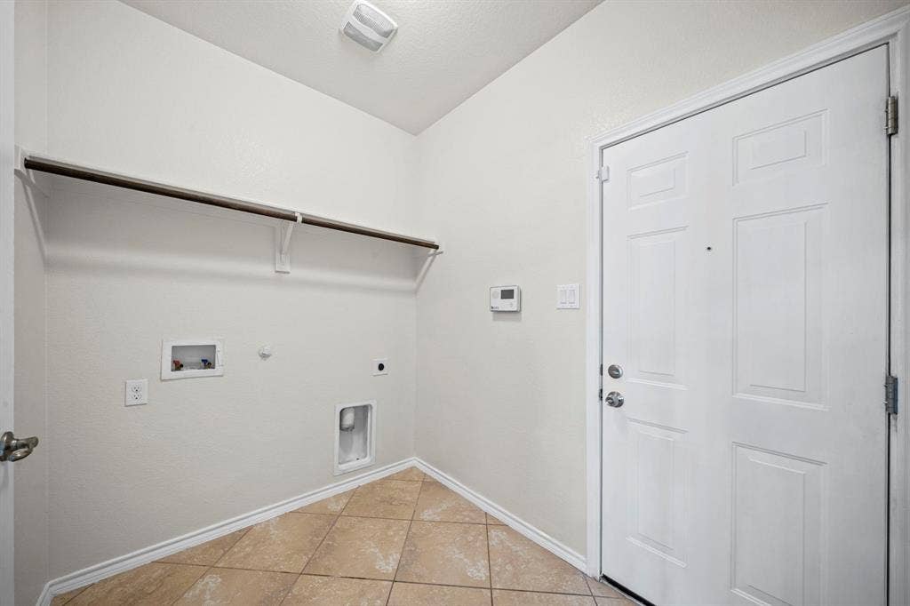 1205 Crest Ridge Drive, Glenn Heights, TX 75154