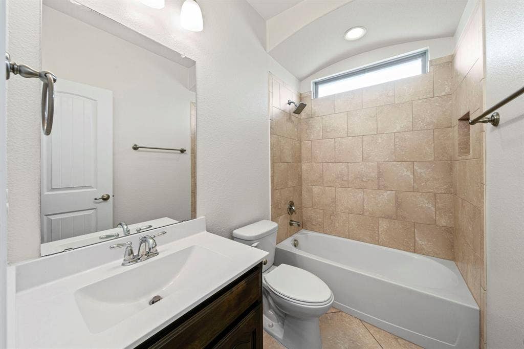 1205 Crest Ridge Drive, Glenn Heights, TX 75154