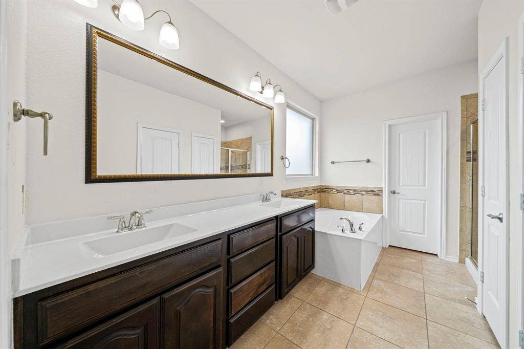 1205 Crest Ridge Drive, Glenn Heights, TX 75154
