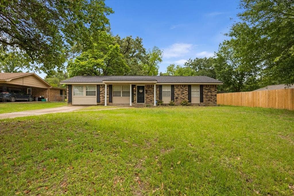 407 York Street, Lindale, TX 75771 407 York Street, Lindale, TX 75771