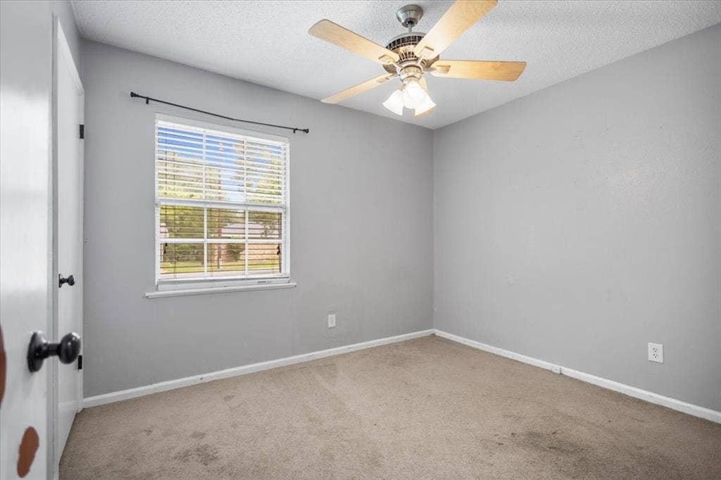 407 York Street, Lindale, TX 75771 407 York Street, Lindale, TX 75771