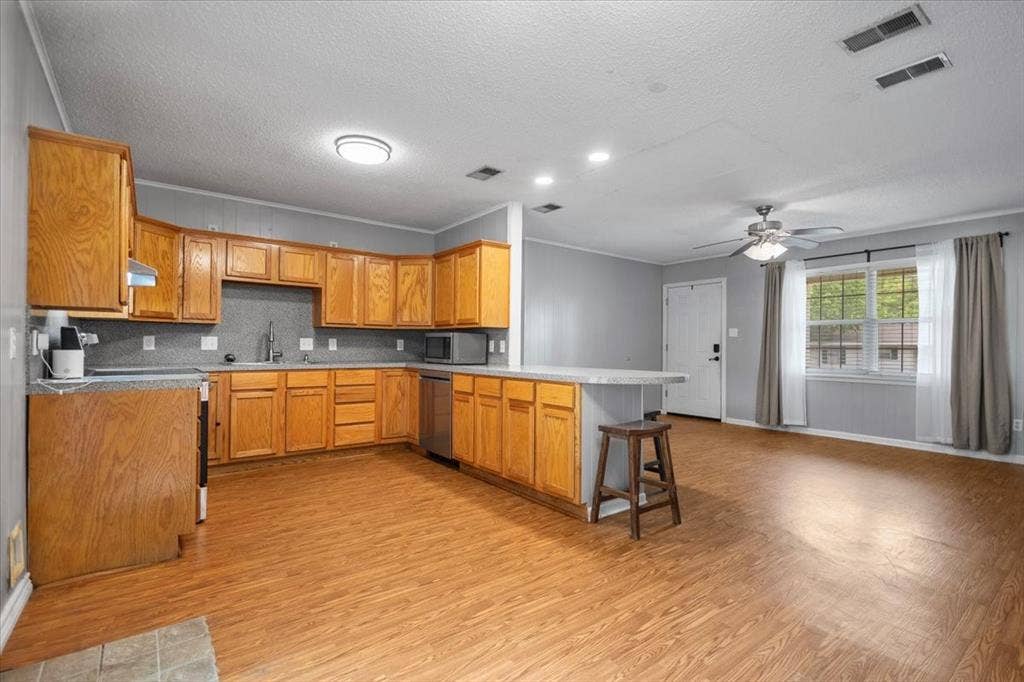 407 York Street, Lindale, TX 75771 407 York Street, Lindale, TX 75771