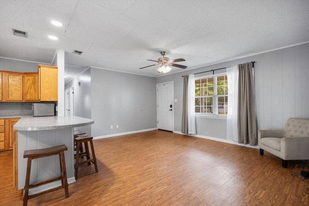 407 York Street, Lindale, TX 75771 407 York Street, Lindale, TX 75771