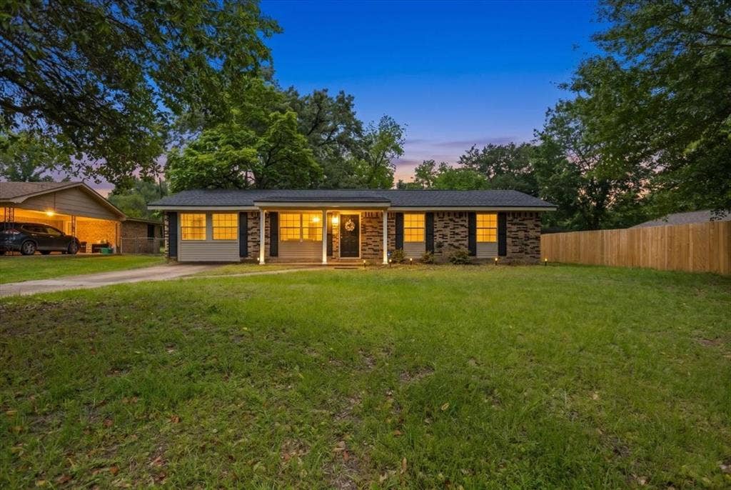 407 York Street, Lindale, TX 75771 407 York Street, Lindale, TX 75771