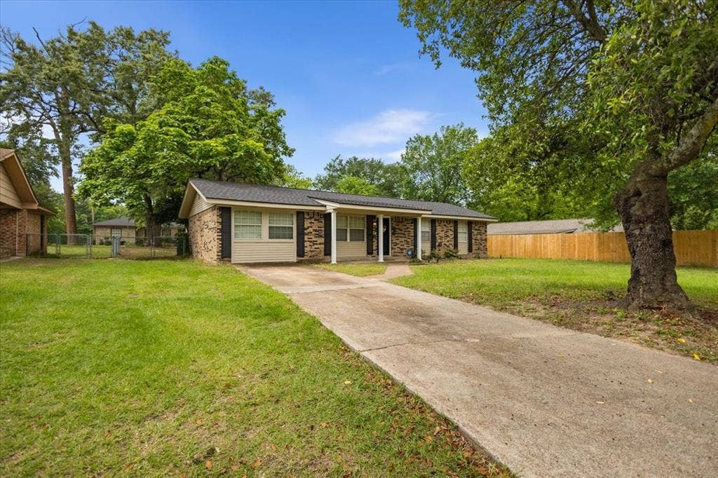 407 York Street, Lindale, TX 75771 407 York Street, Lindale, TX 75771