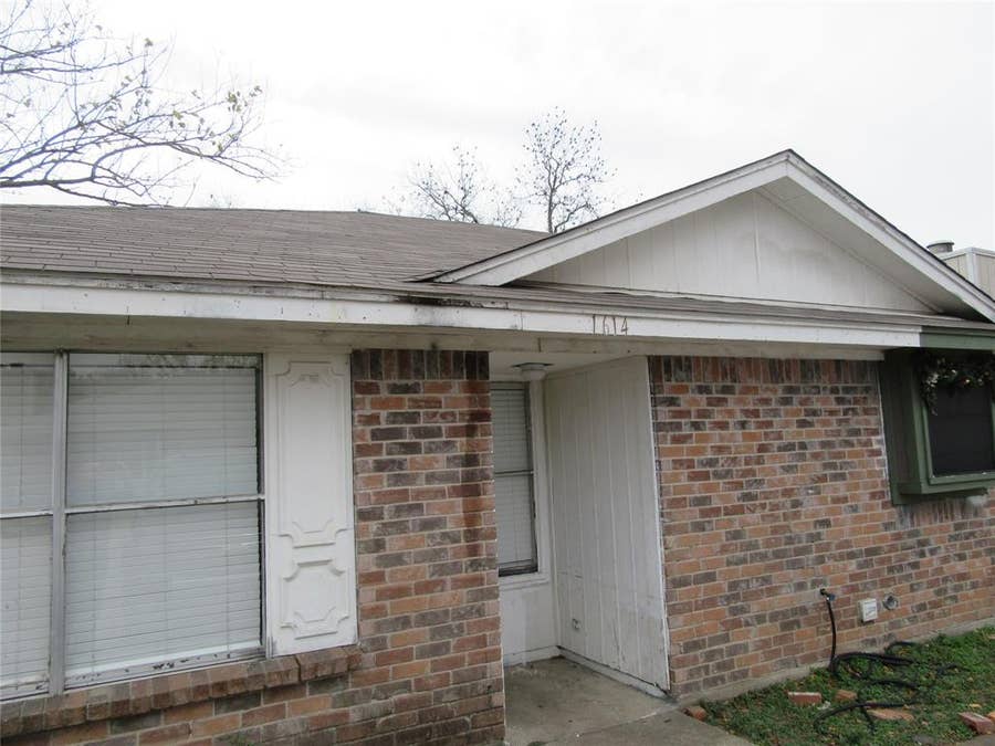 Property photo for 1614 Windsong Lane, Irving, TX