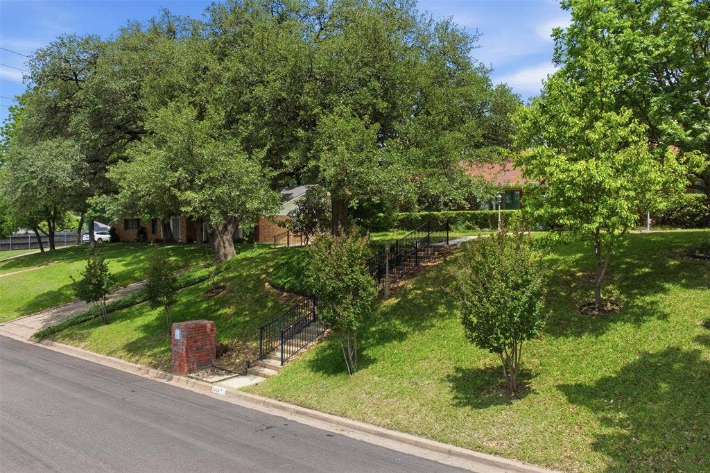 1209 Southwood Drive, Woodway, TX 76712 1209 Southwood Drive, Woodway, TX 76712