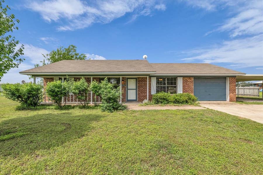 Property photo for 339 S Pleasant Hill Road, Axtell, TX