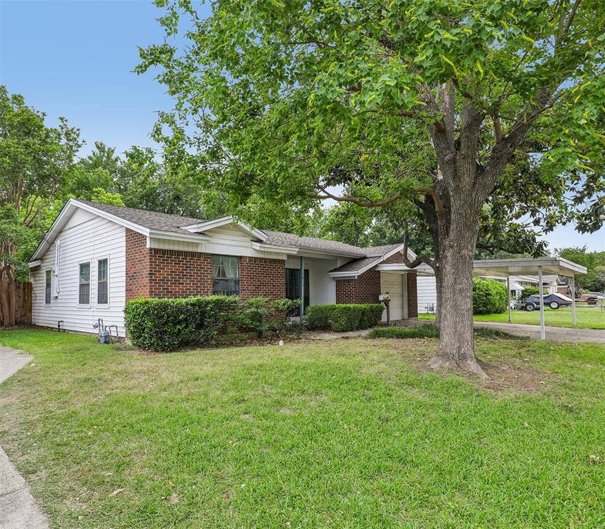 Property photo for 1810 Ridgewood Street, Irving, TX