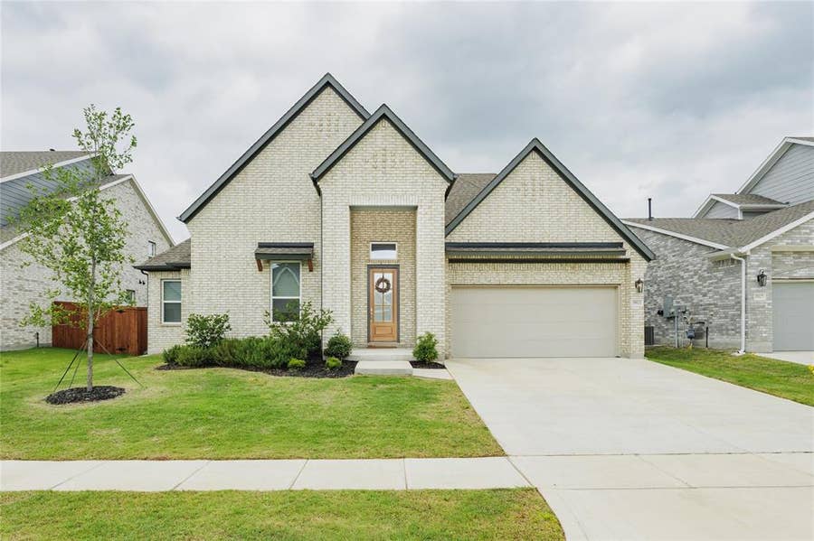 Property photo for 3913 Ablon Trail, Garland, TX