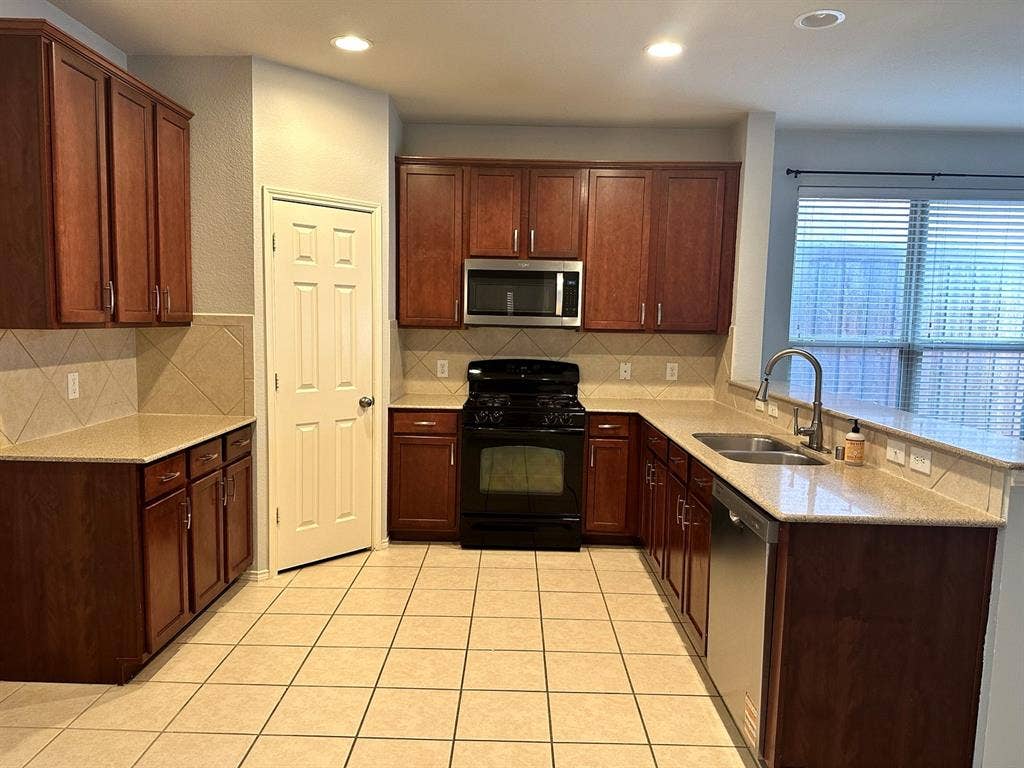 5733 Pebble Ridge Drive, McKinney, TX 75070 5733 Pebble Ridge Drive, McKinney, TX 75070