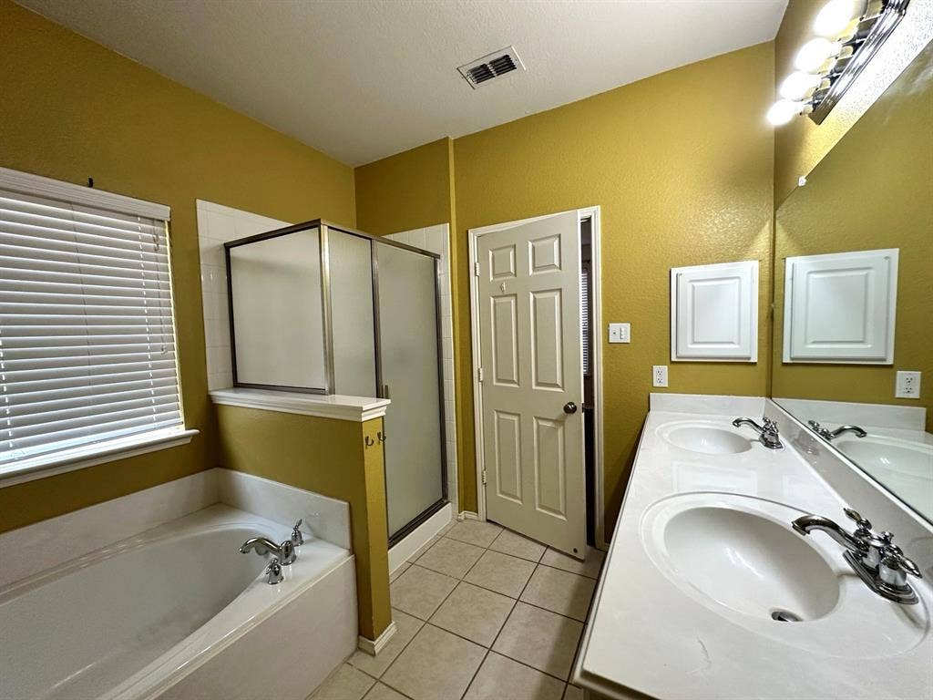 5733 Pebble Ridge Drive, McKinney, TX 75070 Photo has been virtually staged.