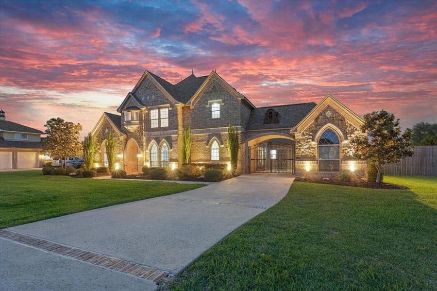 Property photo for 7 Lone Star Drive, Waco, TX