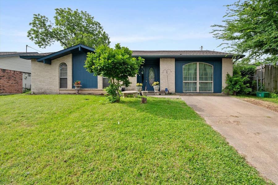 Property photo for 609 Columbine Lane, Grand Prairie, TX