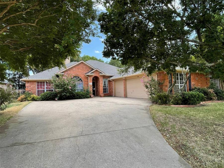 Property photo for 506 Baltusrol Circle, Garland, TX