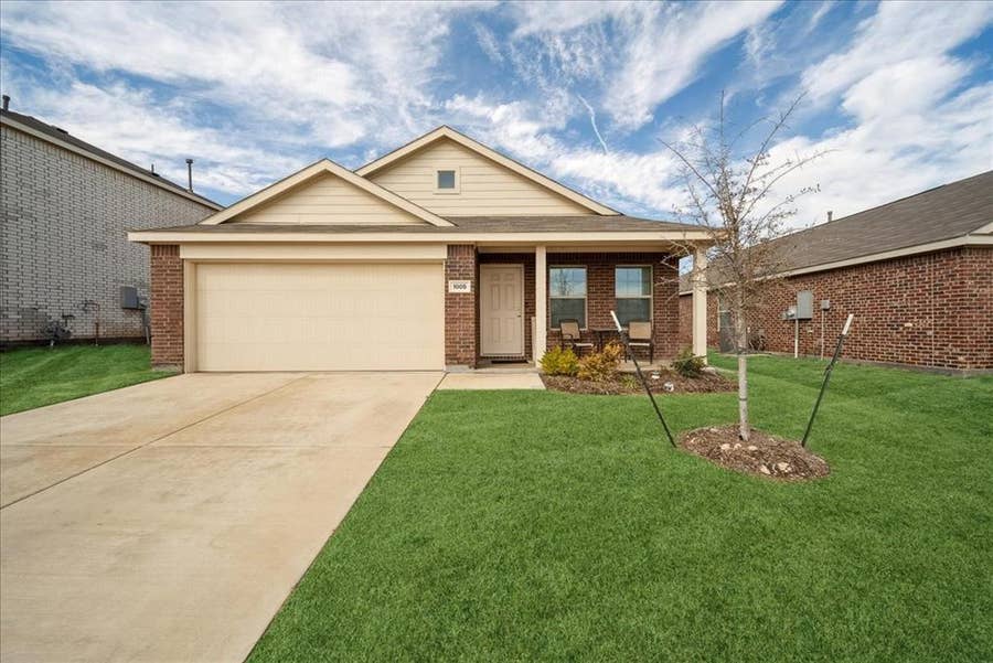 Property photo for 1005 Crestview Drive, Hutchins, TX