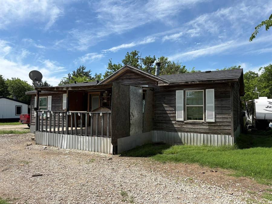 Property photo for 720 Bluebonnet Lane, Palmer, TX