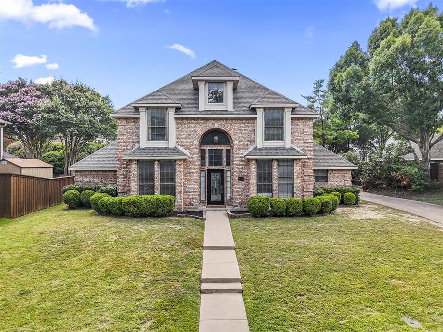 Property photo for 131 Sandy Creek Drive, DeSoto, TX