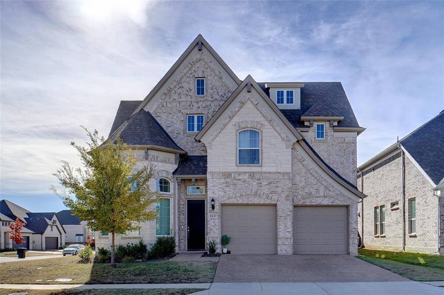 Property photo for 1237 Stagecoach Trail, Justin, TX