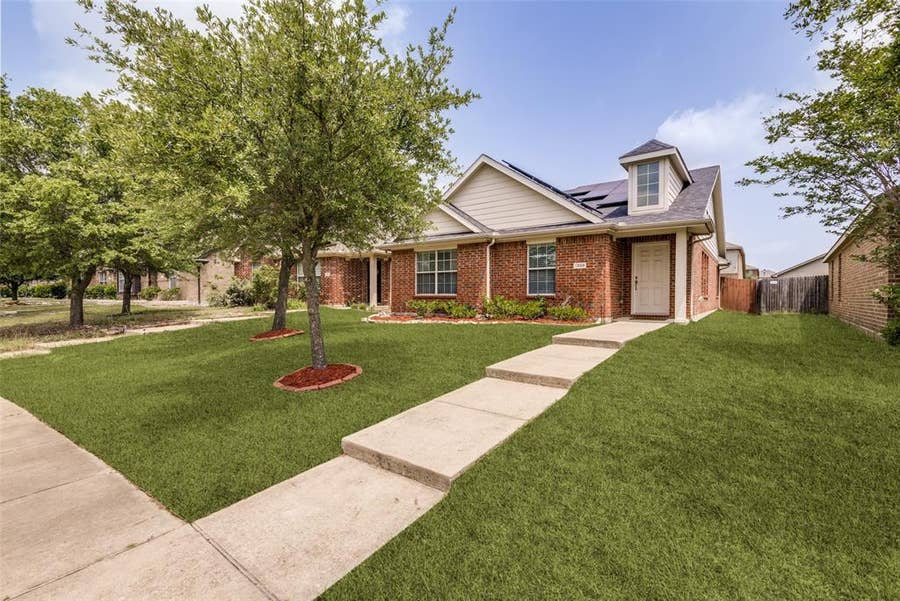 Property photo for 1308 Honeywood Lane, Royse City, TX