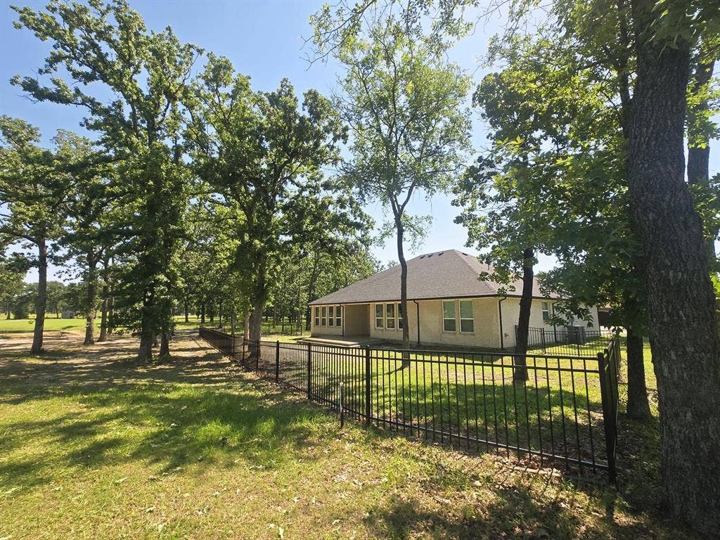 203 Saint Andrews Drive, Mabank, TX 75156 Expansive green lawn surrounds the rear of the property