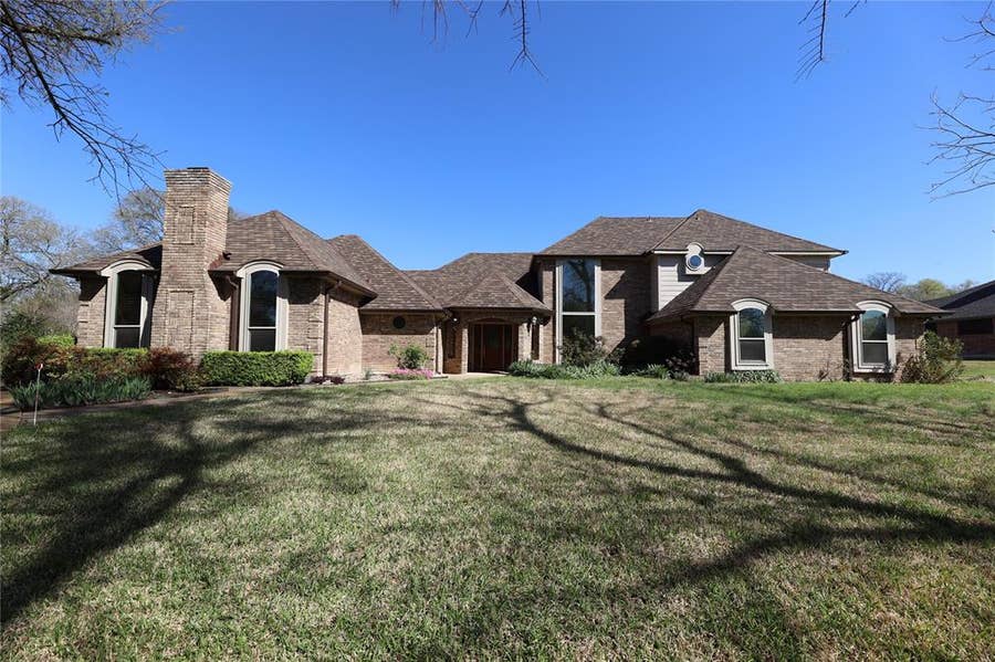 Property photo for 907 Red Oak Creek Drive, Ovilla, TX