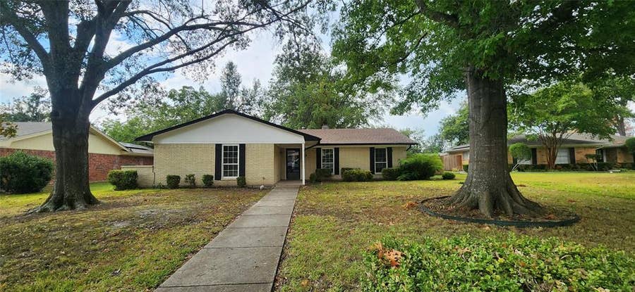 Property photo for 2821 Windy Drive, Commerce, TX