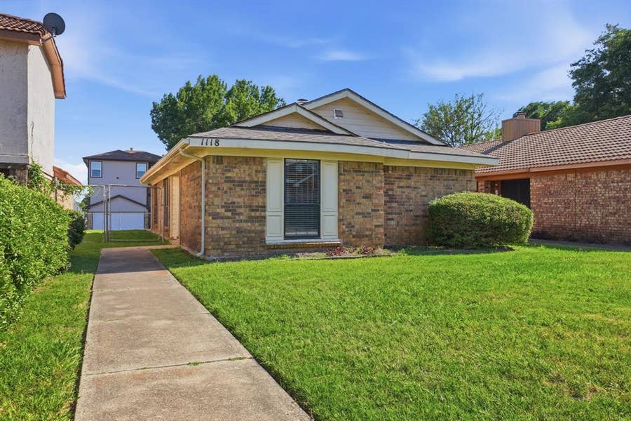 Property photo for 1118 Sandalwood Lane, DeSoto, TX