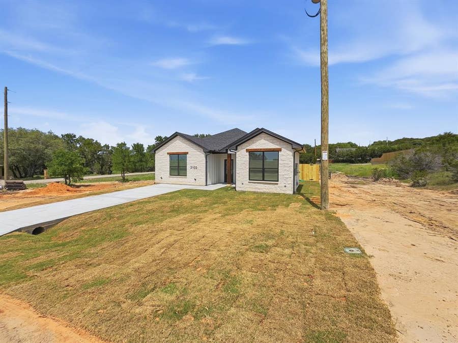 Property photo for 3103 Neches River Trail, Granbury, TX