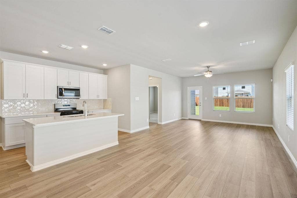 3518 Bridgeport Drive, Farmersville, TX 75442 Photo is not of the actual home, but is an inspirational photo of builder’s model home and may depict options, furnishings, and/or decorator features that are not included.