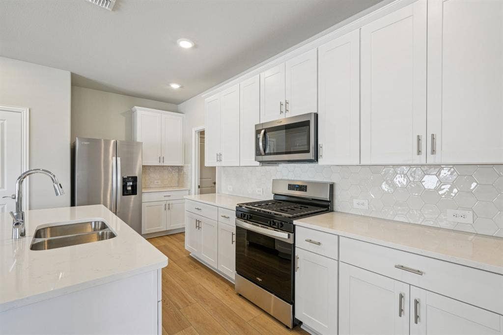 3518 Bridgeport Drive, Farmersville, TX 75442 Photo is not of the actual home, but is an inspirational photo of builder’s model home and may depict options, furnishings, and/or decorator features that are not included.