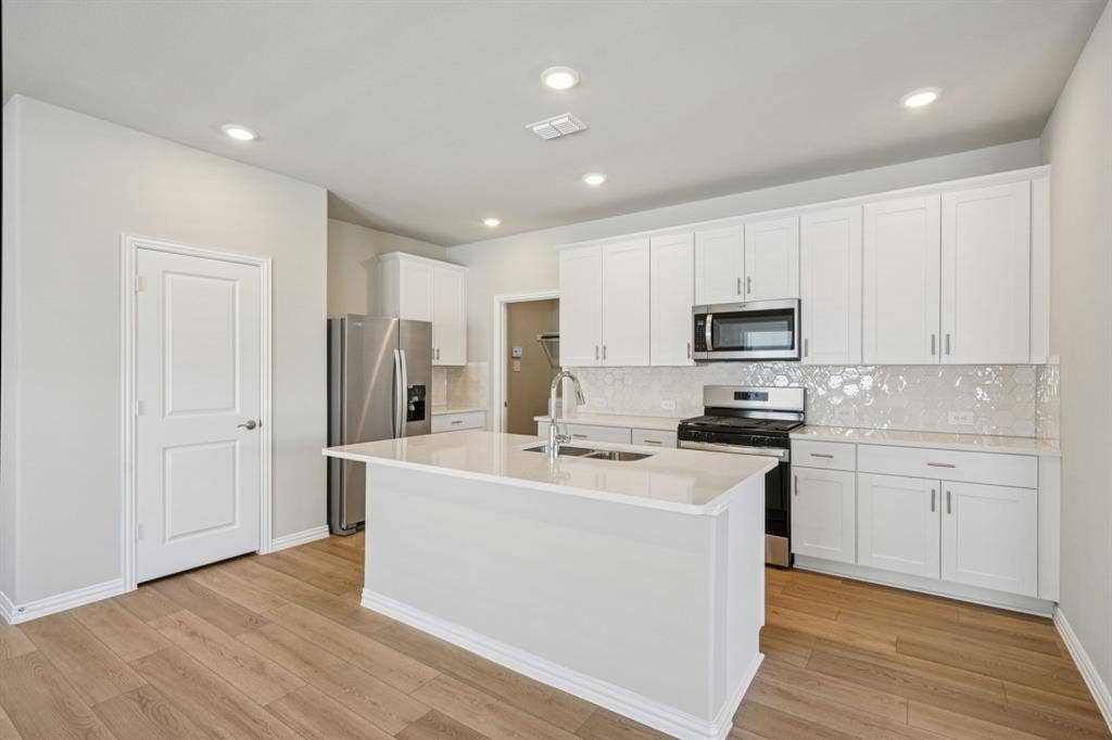 3518 Bridgeport Drive, Farmersville, TX 75442 Photo is not of the actual home, but is an inspirational photo of builder’s model home and may depict options, furnishings, and/or decorator features that are not included.