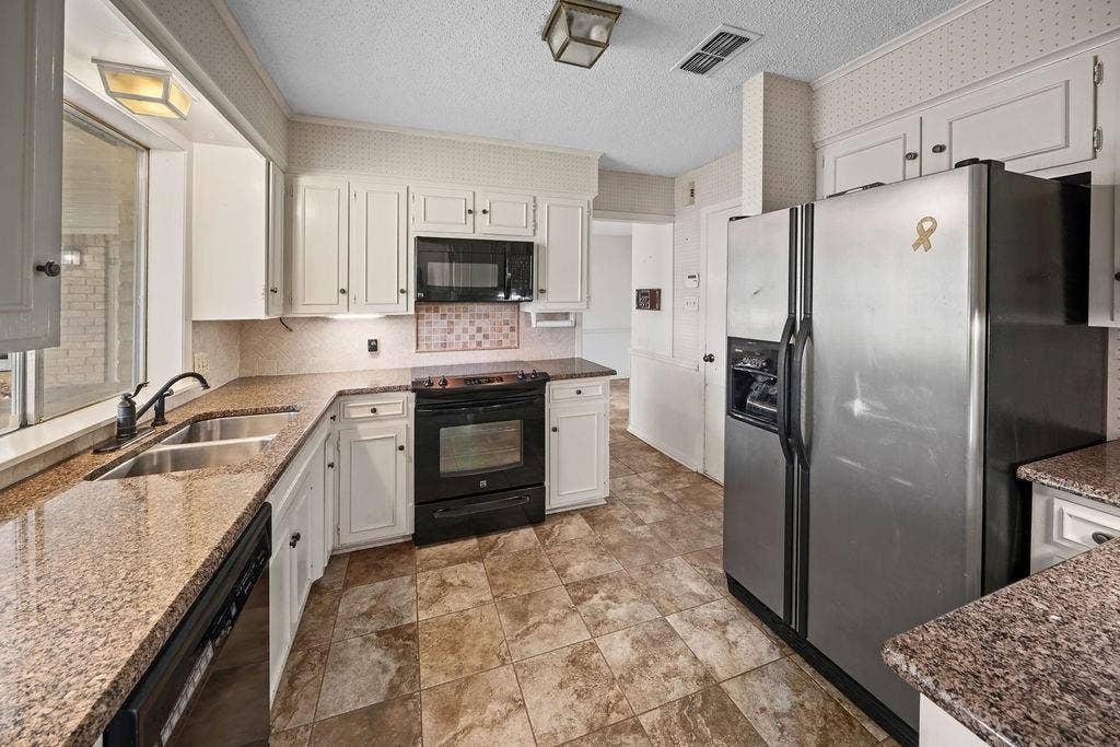 4005 Pollard Drive, Tyler, TX 75701 4005 Pollard Drive, Tyler, TX 75701