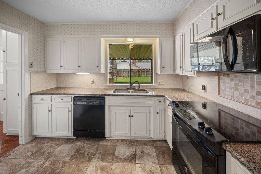 4005 Pollard Drive, Tyler, TX 75701 4005 Pollard Drive, Tyler, TX 75701