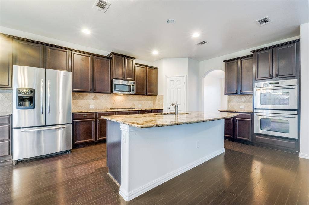 342 Manchester Drive, Roanoke, TX 76262 342 Manchester Drive, Roanoke, TX 76262