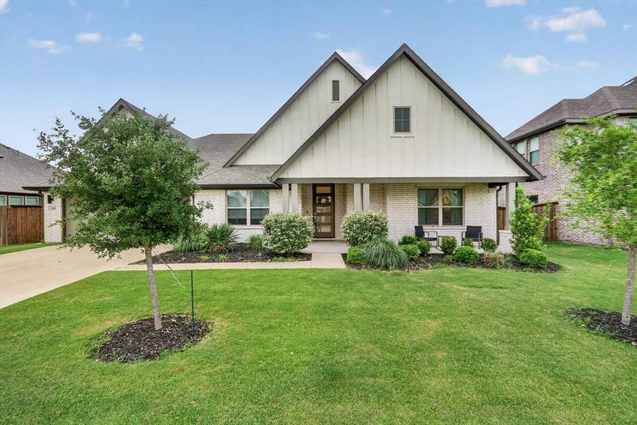 Property photo for 219 Mockingbird Drive, Waxahachie, TX