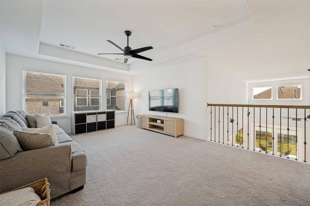 961 Gladewater Drive, Prosper, TX 75078 Great open space ready to fulfill your flex space needs! Tray ceilings open this space with natural lighting from windows surrounding this second floor additional living area