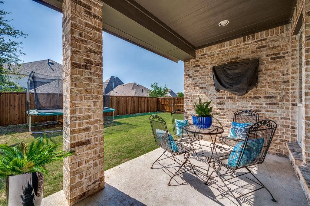 961 Gladewater Drive, Prosper, TX 75078 A shaded patio and private wooden fence create the shaded privacy you need to enjoy pets, play, relaxing and unwinding after a long day