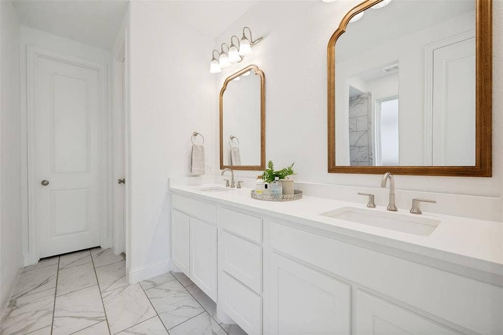 961 Gladewater Drive, Prosper, TX 75078 Primary bathroom offers double sinks and ample counter space for each to have deligated prep space for your daily prep routine