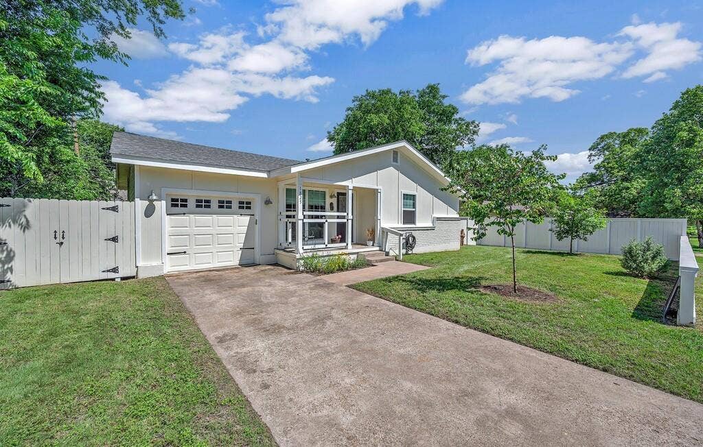 1825 Rambler Drive, Waco, TX 76710 1825 Rambler Drive, Waco, TX 76710