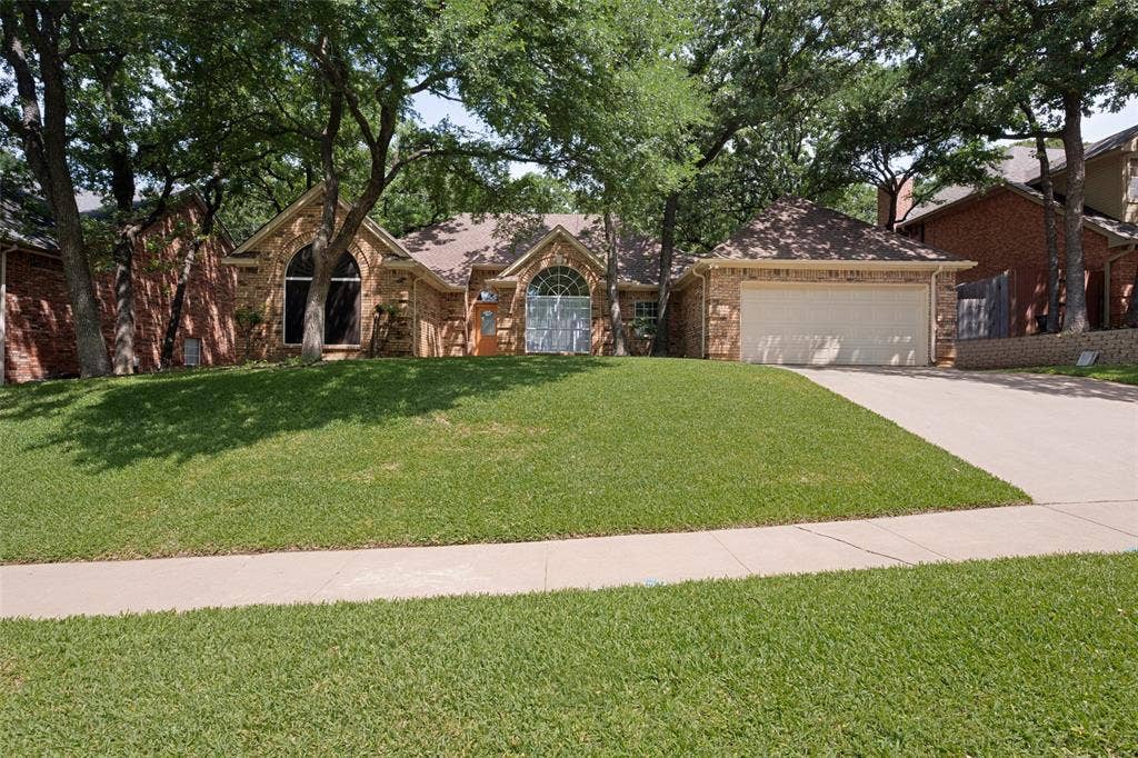 1818 Haydenbend Circle, Grapevine, TX 76051 Front of home with large front yard with mature tree