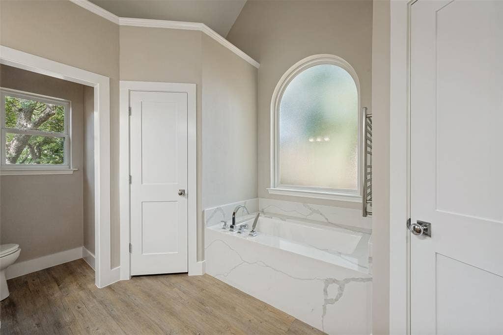 1818 Haydenbend Circle, Grapevine, TX 76051 Primary bathroom with tub