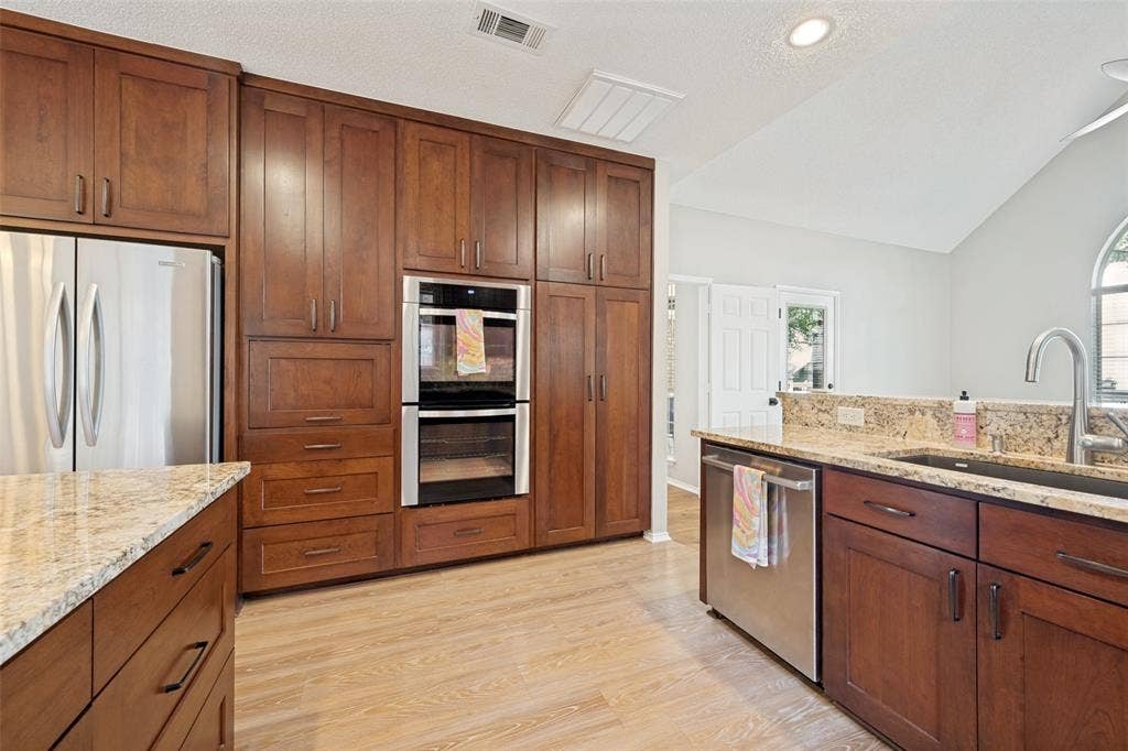 1818 Haydenbend Circle, Grapevine, TX 76051 1818 Haydenbend Circle, Grapevine, TX 76051