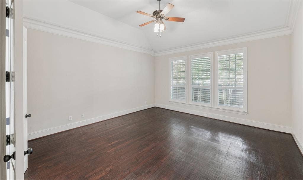9131 Cochran Bluff Lane, Dallas, TX 75220 First floor master
