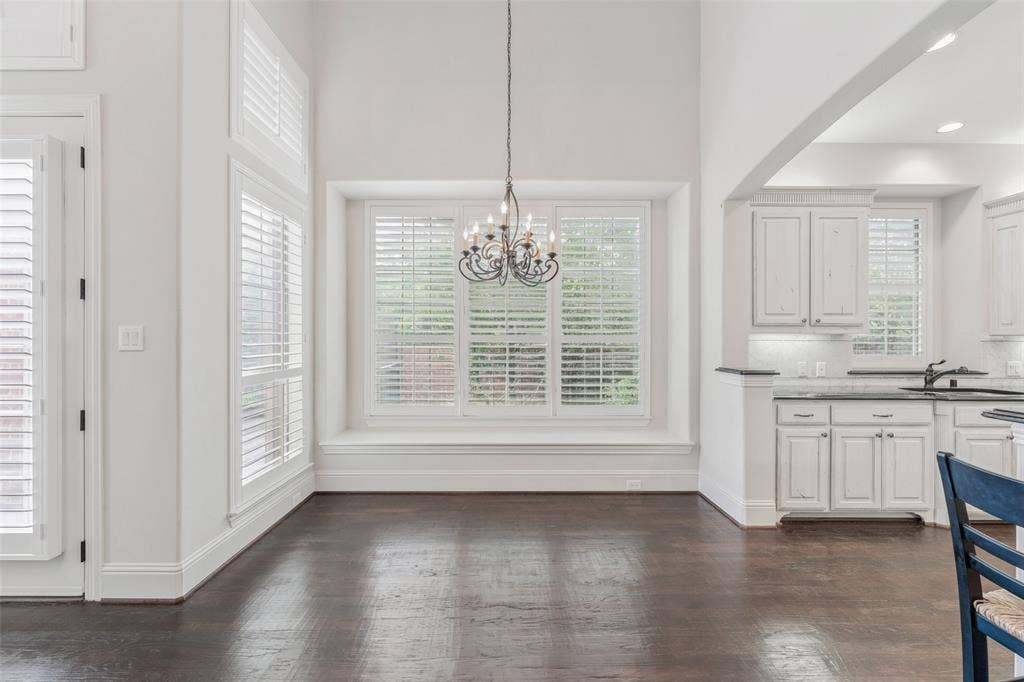 9131 Cochran Bluff Lane, Dallas, TX 75220 Breakfast nook.