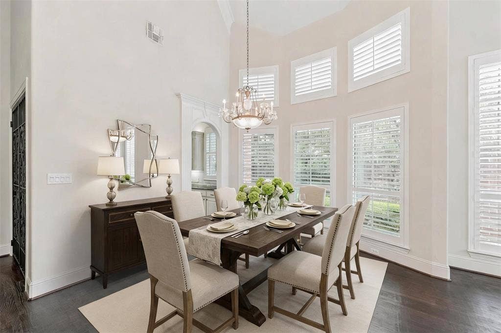 9131 Cochran Bluff Lane, Dallas, TX 75220 Electronically staged.