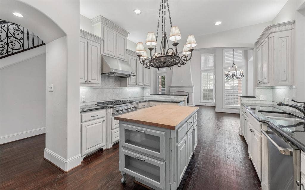 9131 Cochran Bluff Lane, Dallas, TX 75220 spacious kitchen.