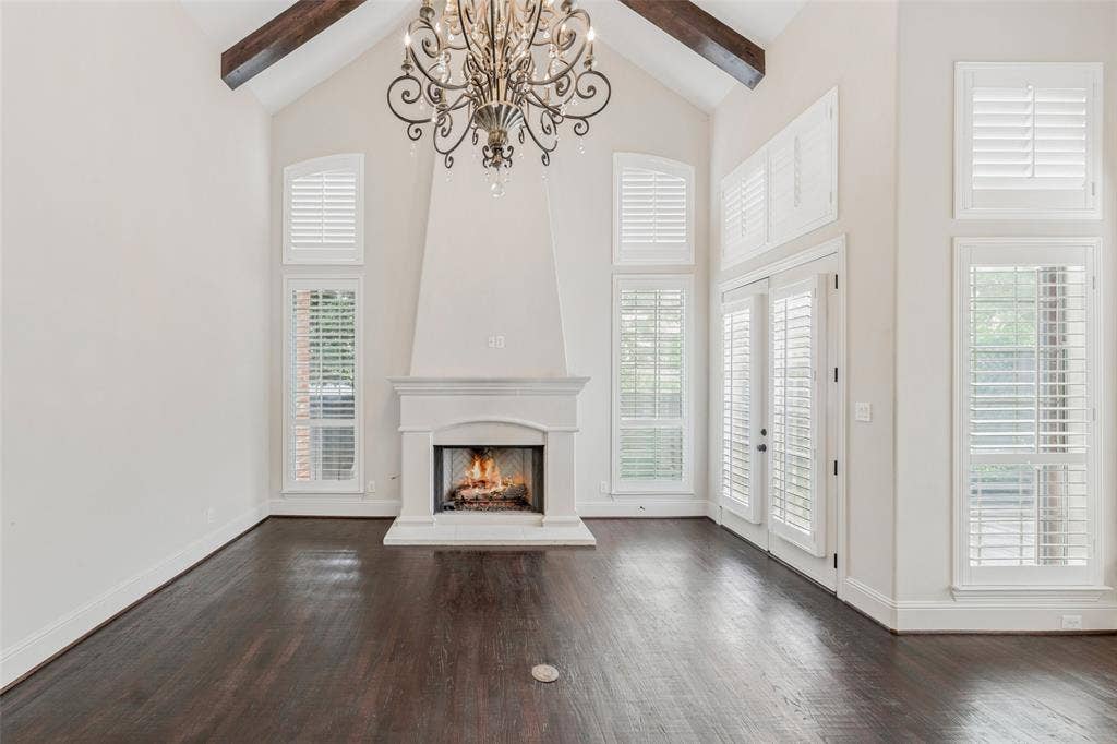 9131 Cochran Bluff Lane, Dallas, TX 75220 Soaring ceilings in family.