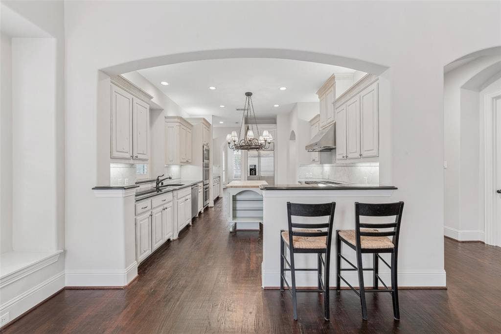 9131 Cochran Bluff Lane, Dallas, TX 75220 Space for barstools.